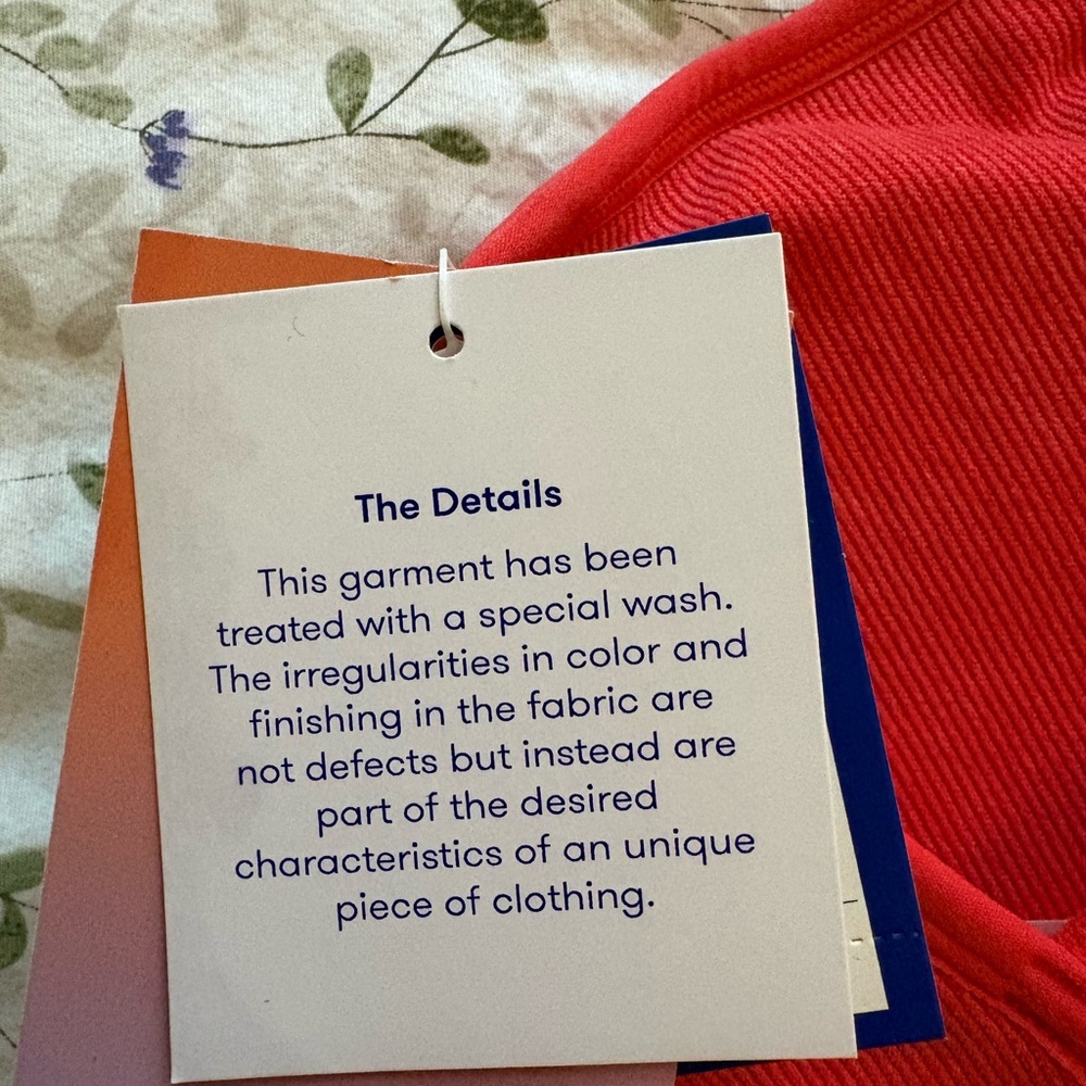 Coral / red woman’s sports bra - Picture 4 of 5